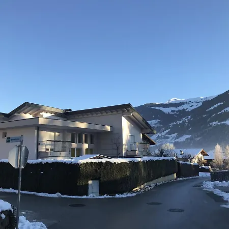 Schweiberer Apartman *